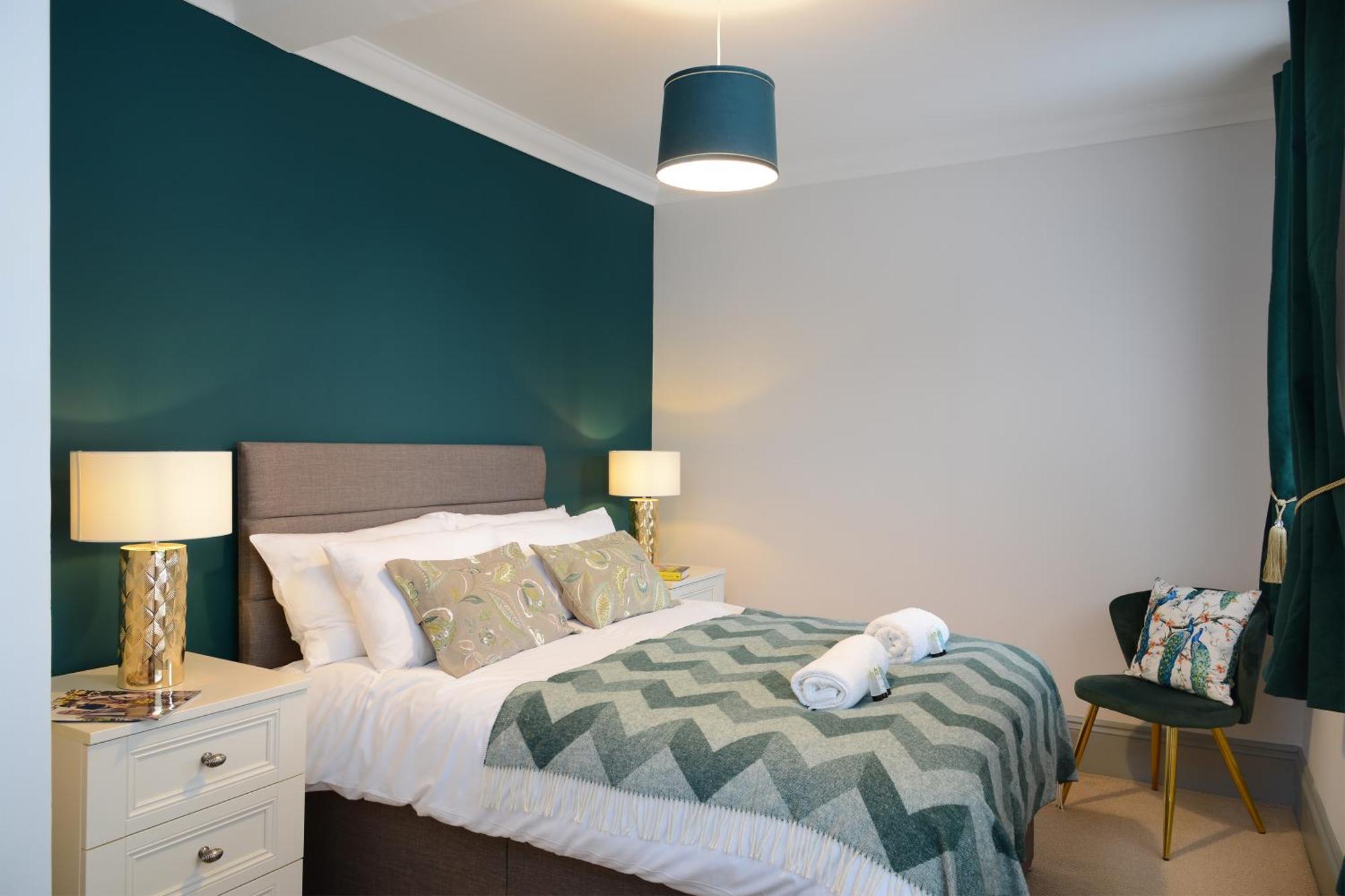 The Old Brewery Boardroom - Winchester City Centre - Unique Property - Free Parking - Sleeps 6 - By Xplus Stays Bagian luar foto
